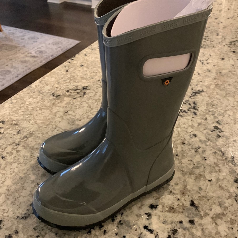 NIB never worn gray Bogs boots. Size 2.
